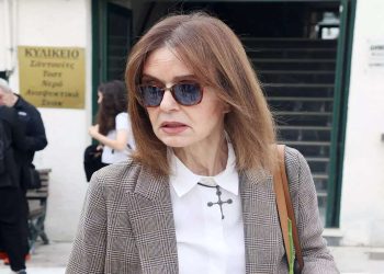 Κάτια Δανδουλάκη: «Έχω το σύνδρομο της μαθήτριας, κοιμάμαι ακόμη με αρκουδάκια»