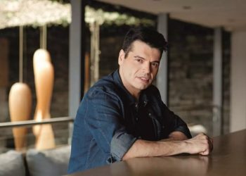 Γιώργος Δασκαλάκης «Σε Πληροφορώ» Νέο Τραγούδι μετά από 7 χρόνια