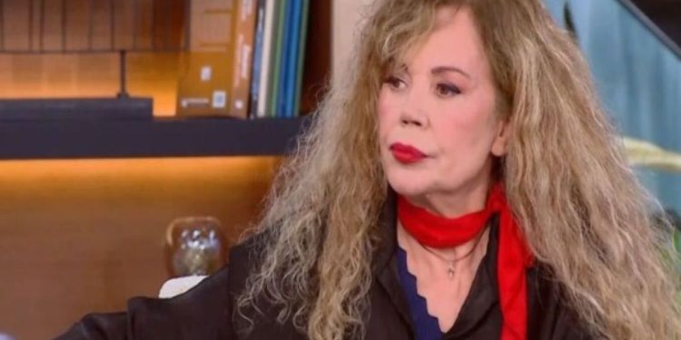 Ελένη Δήμου: «Έχω πει στον γιο μου ότι η Ελλάδα είναι μόνο για διακοπές»