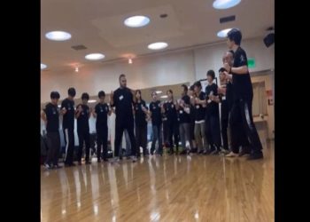 Ιάπωνες φοιτητές χορεύουν και τραγουδούν ποντιακά (video)
