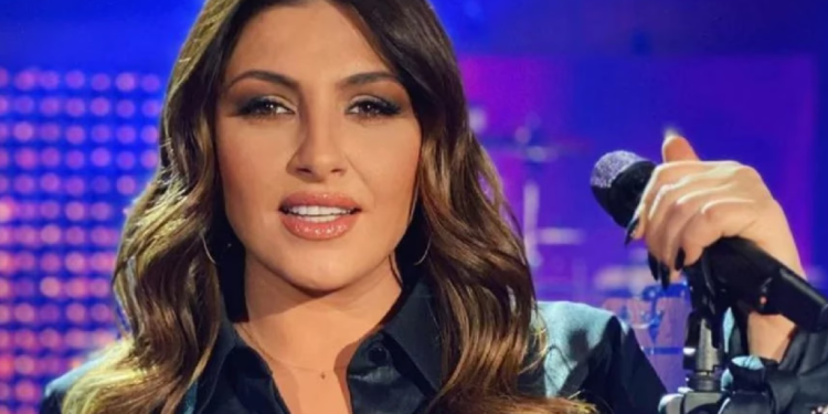 Η κορυφαία pop star Έλενα Παπαρίζου μας καλεί να κάνουμε Update!