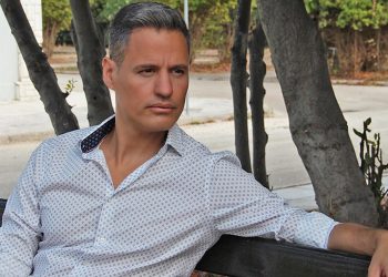 Γρηγόρης Πετράκος: Οι κόρες του παίζουν στο νέο του music video