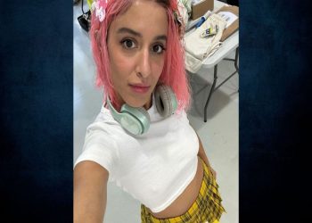 Μαρίνα Σάττι: Ποζάρει με ροζ καρέ μαλλιά και «ρίχνει» το Instagram