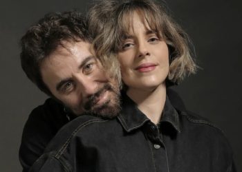 Θανάσης Τσαλταμπάσης: «Είμαι ακόμα ερωτευμένος με τη σύζυγό μου, πεταρίζει η καρδιά μου»