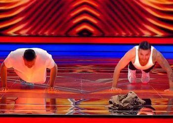 The Voice: O Χρήστος Μάστορας κάνει push ups με παίκτη και ο Μαζωνάκης μετράει τις κάμψεις