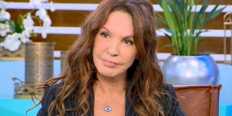 Βάνα Μπάρμπα: «Ήταν λάθος μου να μεγαλώσω μόνη μου την κόρη μου»