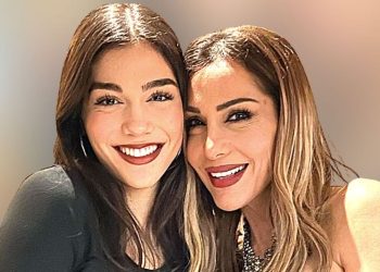 Δέσποινα Βανδή και Μελίνα Νικολαΐδη τραγουδούν μαζί