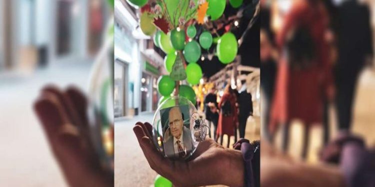 Κρήτη: Στόλισαν δέντρο με θέμα το… παλιό ΠΑΣΟΚ