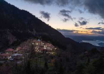 Χριστούγεννα στα Φιδάκια Ευρυτανίας: Ένα καταφύγιο ηρεμίας για τις γιορτές