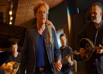 Πέτρος Γαϊτάνος: Τραγουδάει τη «Μολυβιά» και τους αφήνει όλους άφωνους