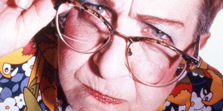 Τι σημαίνει η φράση «γλυκάθηκε η γριά στα σύκα»