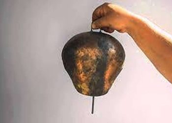 Τι σημαίνει η φράση «του κρέμασαν κουδούνια»