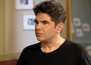 Νίκος Κουρκούλης – «Με Πονάει Ακόμα»