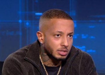 Light σε Χατζηνικολάου «Γιατί δε μας παίζετε στο ραδιόφωνο;»