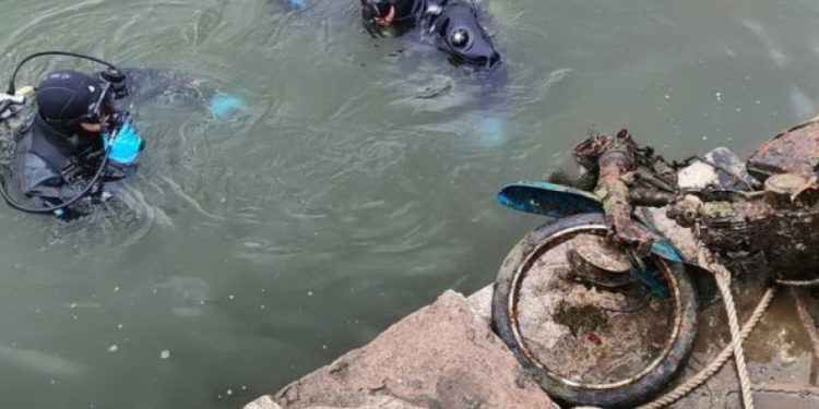 Λίμνη Παμβώτιδα: Ο βυθός της έκρυβε από οβίδες μέχρι μηχανάκια