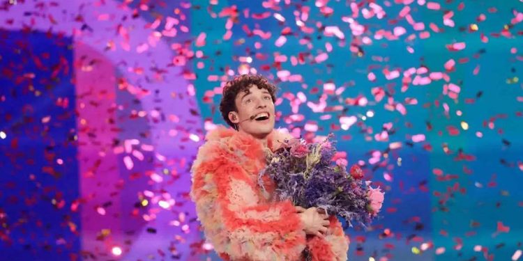 Νemo: Έφτασε στην Αθήνα ο non binary νικητής της Eurovision για την εμφάνιση στο MadWalk