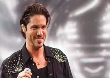 Κίνα: Γλέντι σε ρυθμό Νίκου Οικονομόπουλου – Το «έβαλαν τέρμα»