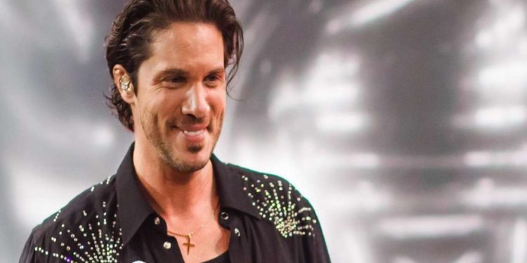 Κίνα: Γλέντι σε ρυθμό Νίκου Οικονομόπουλου – Το «έβαλαν τέρμα»