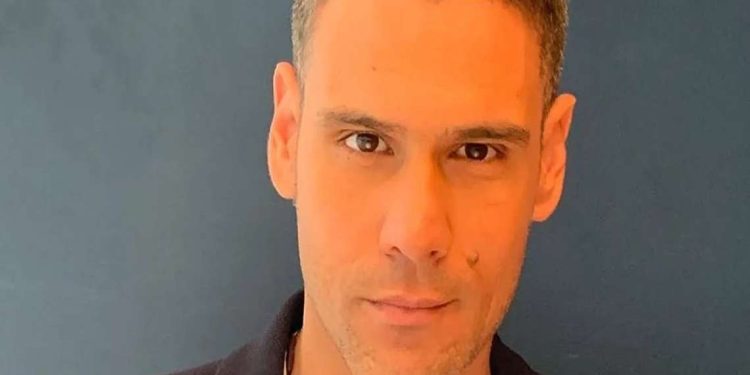 Δημήτρης Ουγγαρέζος: «Βρήκα τον εαυτό μου να χάνεται στο αλκοόλ…»