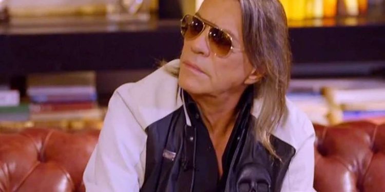 Ηλίας Ψινάκης: «Περνούσα καλά με τον Σάκη Ρουβά.. αναγκάστηκα να γίνω μάνατζέρ του»