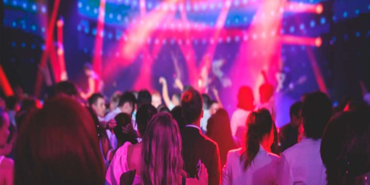 Ρεβεγιόν σε πίστες και μουσικές σκηνές: Το κόστος, ποια σχήματα είναι sold out 