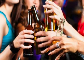 Ανήλικοι κατέληξαν στο νοσοκομείο μετά από υπερβολική κατανάλωση αλκοόλ