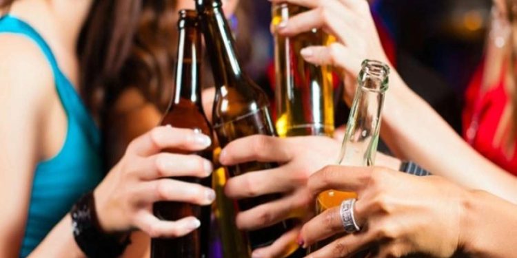 Ανήλικοι κατέληξαν στο νοσοκομείο μετά από υπερβολική κατανάλωση αλκοόλ