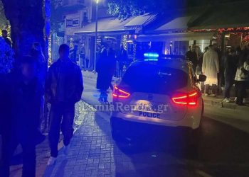 Λαμία: Οδηγός σταμάτησε για να χορέψει στη μέση του δρόμου (video)