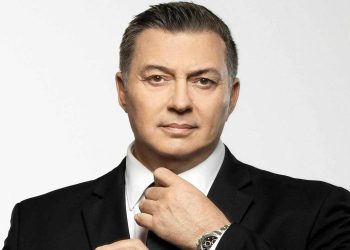 Μακρόπουλος: Θαυμάστρια του έκανε κοπλιμέντο όσο τραγουδούσε – Η επική αντίδρασή του (vid)