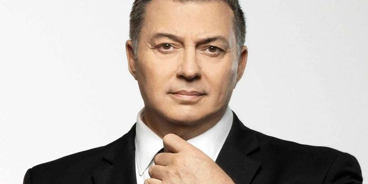 Μακρόπουλος: Θαυμάστρια του έκανε κοπλιμέντο όσο τραγουδούσε – Η επική αντίδρασή του (vid)