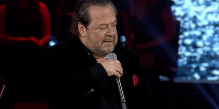 Γιάννης Πάριος-«Δεν Μ’Αγαπάω»