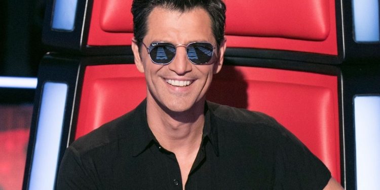 Σάκης Ρουβάς «Κόντρα Πάω» Ο κορυφαίος Έλληνας star επιστρέφει με νέο τραγούδι
