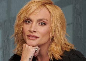 Η Panik Records υποδέχεται και καλωσορίζει την Ελεωνόρα Ζουγανέλη