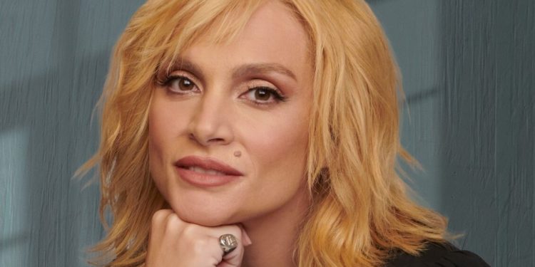 Η Panik Records υποδέχεται και καλωσορίζει την Ελεωνόρα Ζουγανέλη