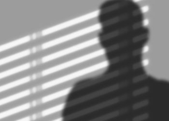 «Χαμός» στην ελληνική showbiz: Πασίγνωστος παντρεμένος Έλληνας τραγουδιστής διατηρεί και δεύτερο διαμέρισμα κρυφά από τη σύζυγό του