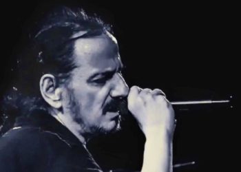 Ο Πάνος Κατσιμίχας και ο «Λαθρεπιβάτης» Γιάννης Νικολάου, ενώνουν ξανά τις μουσικές δυνάμεις τους «Κλαίω Γιατί Δεν Έζησα» αφιερωμένο στα θύματα των Τεμπών