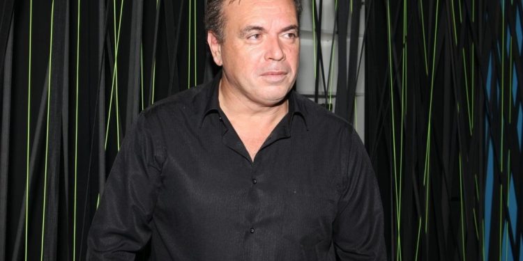 Πέθανε ο αγαπημένος τραγουδιστής Μανώλης Λιδάκης σε ηλικία 64 ετών