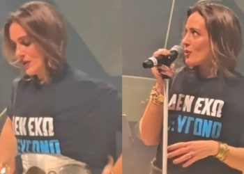 Νατάσα Μποφίλιου: Εμφανίστηκε στη σκηνή με μπλουζάκι για τα Τέμπη – «Δεν έχω οξυγόνο»