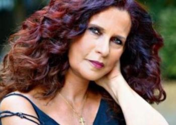 Καλεσμένη στην εκπομπή “Τετράγωνα των αστέρων” με τη Σμαράγδα Καρύδη, βρέθηκε και η Πωλίνα.