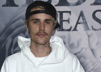 Τζάστιν Μπίμπερ: Νιώθω «σαν απατεώνας» και «ανεπαρκής τις περισσότερες μέρες».