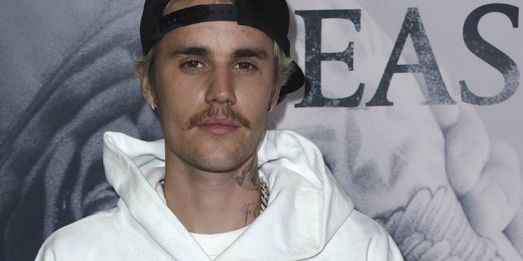 Τζάστιν Μπίμπερ: Νιώθω «σαν απατεώνας» και «ανεπαρκής τις περισσότερες μέρες».