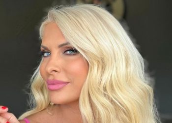 Ελένη Μενεγάκη: Η απόδραση στα Άχλα και οι ρομαντικές στιγμές με τον Παντζόπουλο