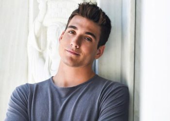 Ο Γιώργος Κακοσαίος κυκλοφορεί το νέο τραγούδι του «Τι Να Σας Πω»