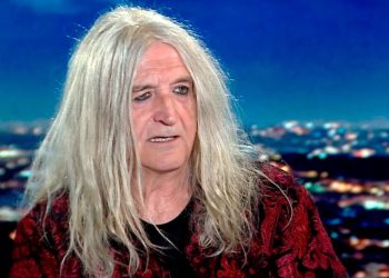 Χαμός με τον Νίκο Καρβέλα. Είπε για τα Τέμπη αυτό που όλοι σκέφτονται