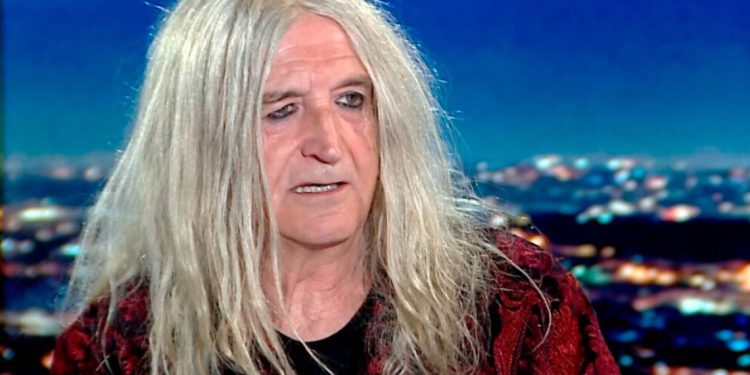 Χαμός με τον Νίκο Καρβέλα. Είπε για τα Τέμπη αυτό που όλοι σκέφτονται