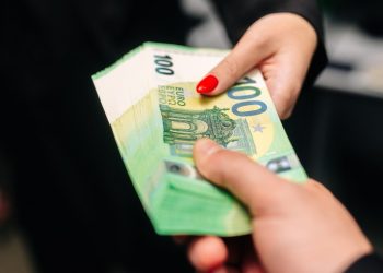 Νέο κύκλωμα στη Ρόδο: Έβγαζαν «μαϊμού» πτυχία αγγλικών για 1.200 ευρώ. Εμπλέκεται η πολεοδόμος και σύμβουλος δήμαρχου