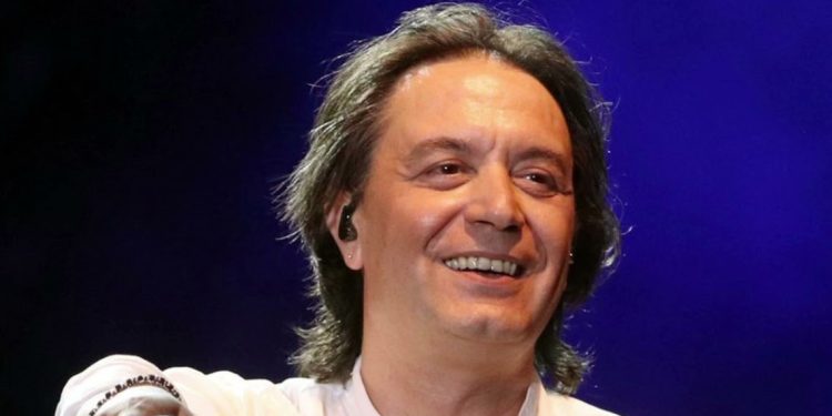 Ο Γιάννης Κότσιρας επιστρέφει με ένα τραγούδι που ήρθε για να αγαπηθεί! «Τα Χέρια Μου Ανοίγω»