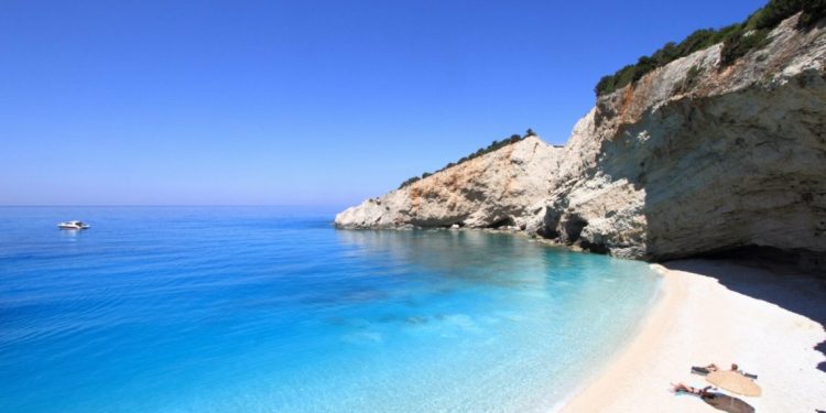 Ποιο νησί του Ιονίου προτείνει ο Guardian ως μία από τις 5 ιδανικές εκδρομές την Άνοιξη;