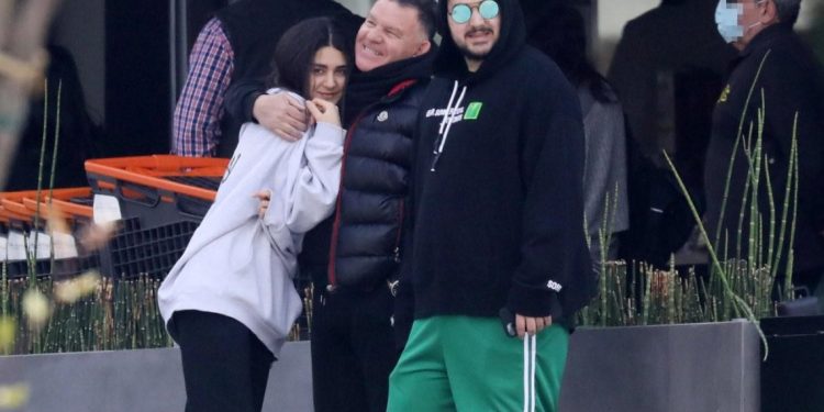 Ο Αλέξης Κούγιας αφήνει στα παιδιά του περιουσία 50 εκατ. ευρώ και 28 ακίνητα. Εκτός η Εύη Βατίδου