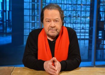 Γιάννης Πάριος: «Η Μαρινέλλα κάθεται σε έναν θρόνο και μας διευθύνει»